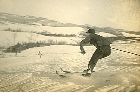 Bill Ball alpine skiing.