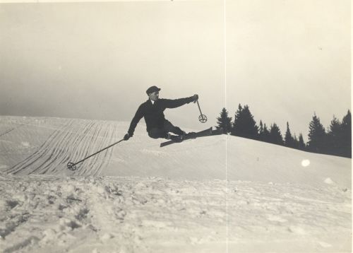 Emile Cochand in mid-air, executing a jump-turn. Possibly in the Laurentians c. 1920s.