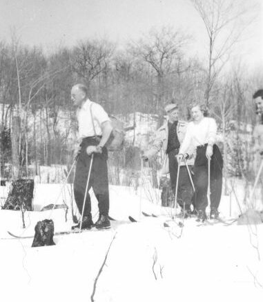Herman Smith-Johannsen with a group of xc skiers