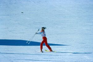 Lucie Barma baller skiing.