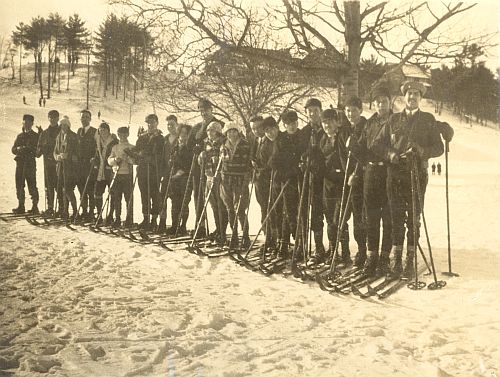 Group of skiers at Rosedale Golf Club, and members of Toronto Ski Club in 1926