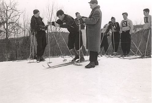 Claude Richer (skier) beside Bud Clark