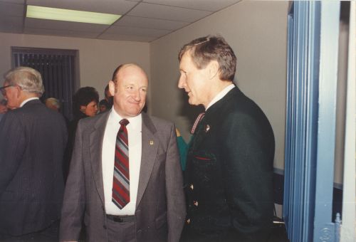 Fraser Pullen (left) and Inductee Hans Gmoser at 1989 Canadian Ski Hall of Fame Induction Ceremony