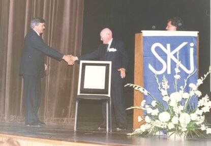 Inductee Art Tommy and Canadian Ski Museum Chair, Bill Tindale, at 1989 Canadian Ski Hall of Fame Induction Ceremony