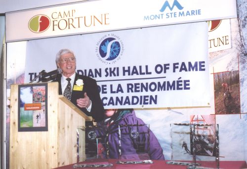 Canadian Ski Museum Chair, Arnold Midgley at 2003 Canadian Ski Hall of Fame Induction Ceremony.
