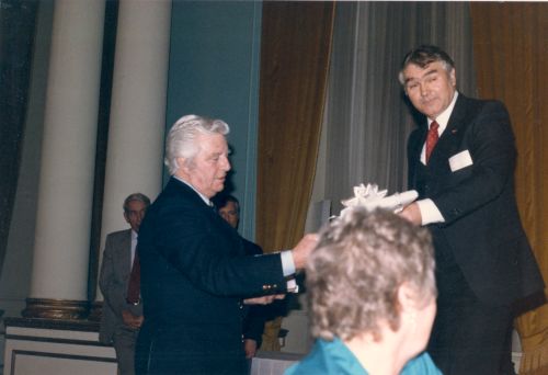 Louis Cochand receives a private presentation made by the Mayor of Lac Masson, during 1986 Canadian Ski Hall of Fame Induction Ceremony