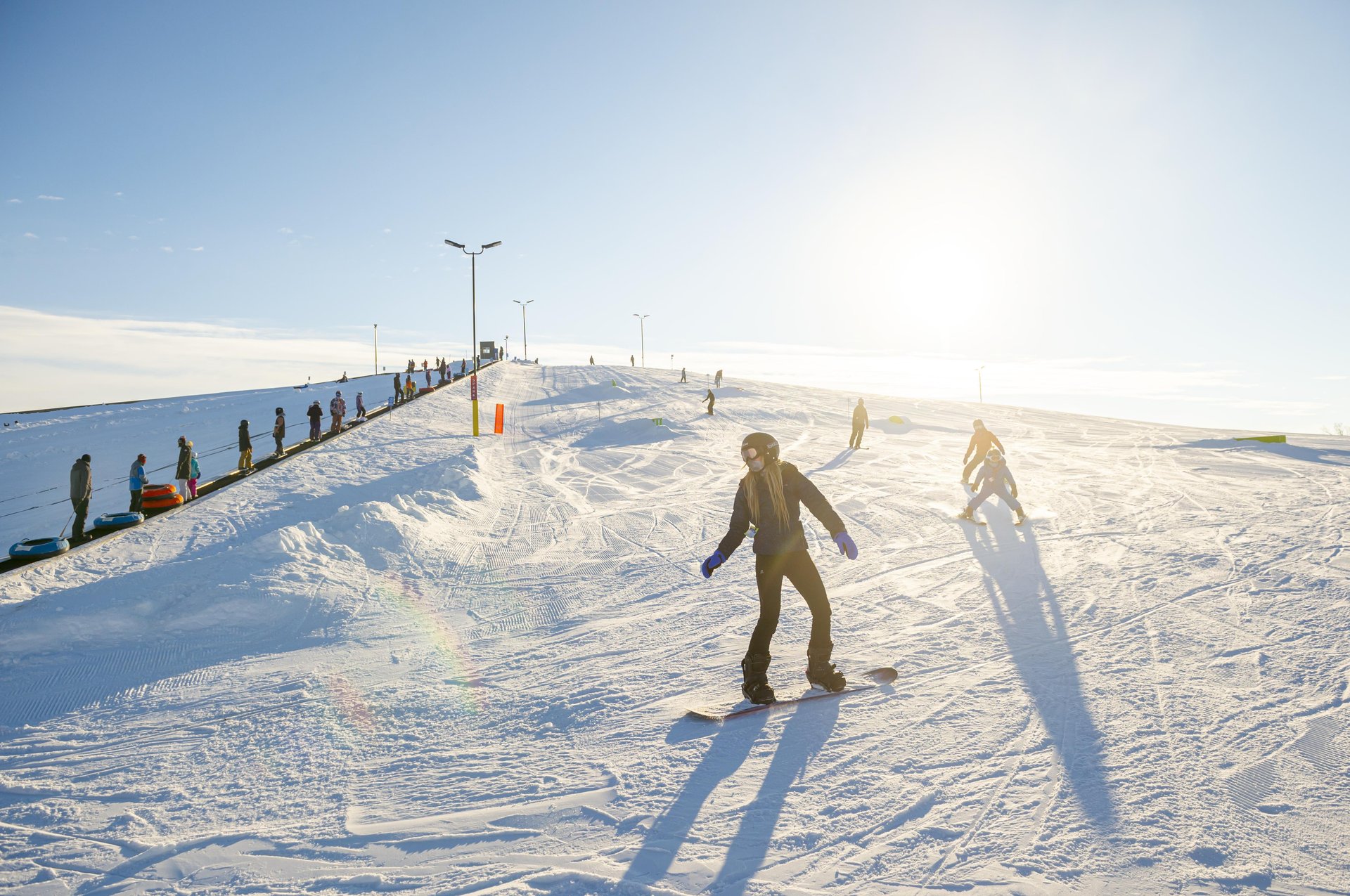 Winter fun at Optimist Hill. Discover Saskatoon. Photography Chris Hendrickson.